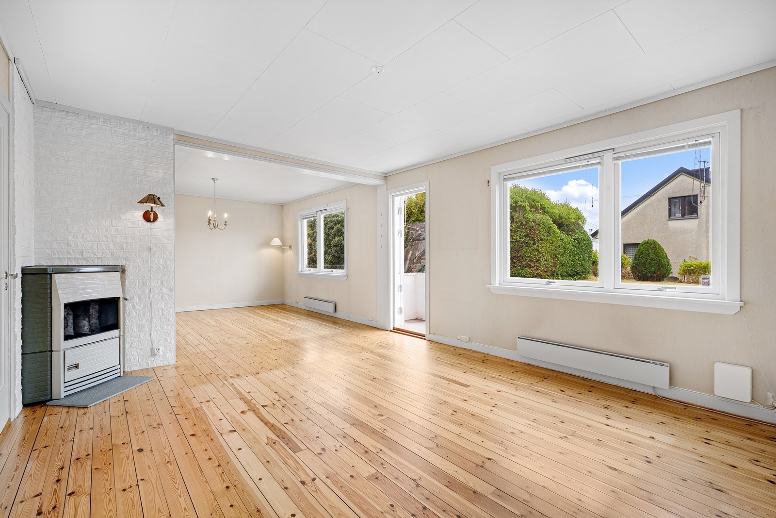 Gode og romslige løsninger, her stue og spisestue. Galleribilde