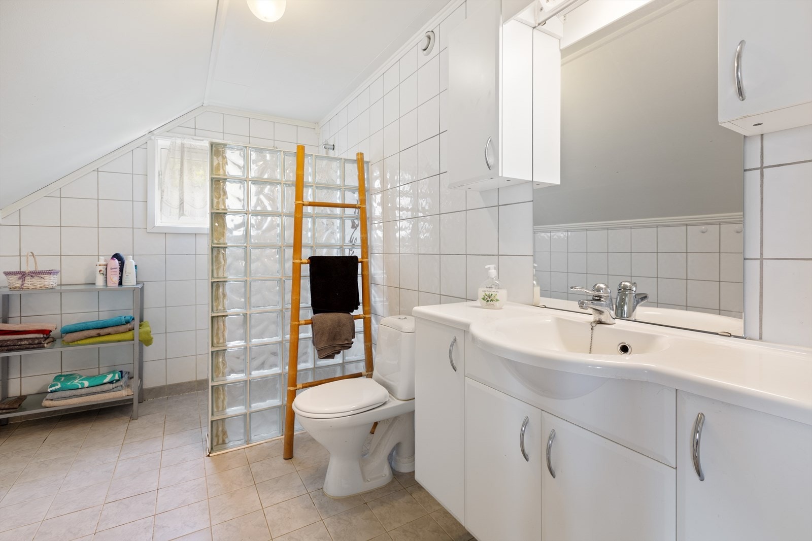 Flislagt baderom med gulvvarme. Galleribilde