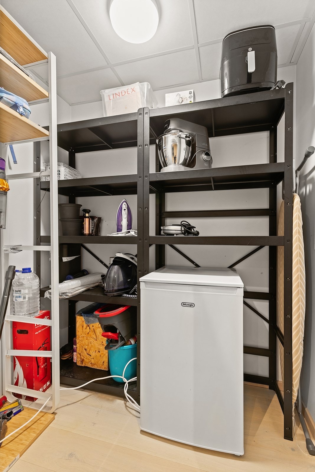 Leilighetens innvendige bod. Galleribilde