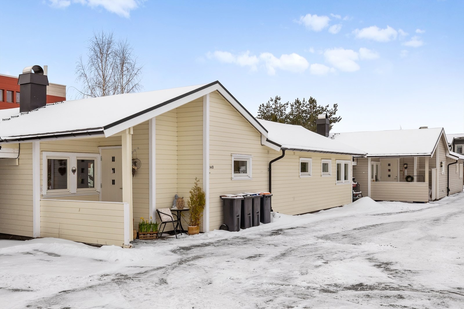 Her bor du praktisk til med alt på ett plan, gode solforhold og kort vei til både servicetilbud og flotte rekreasjonsområder. Galleribilde