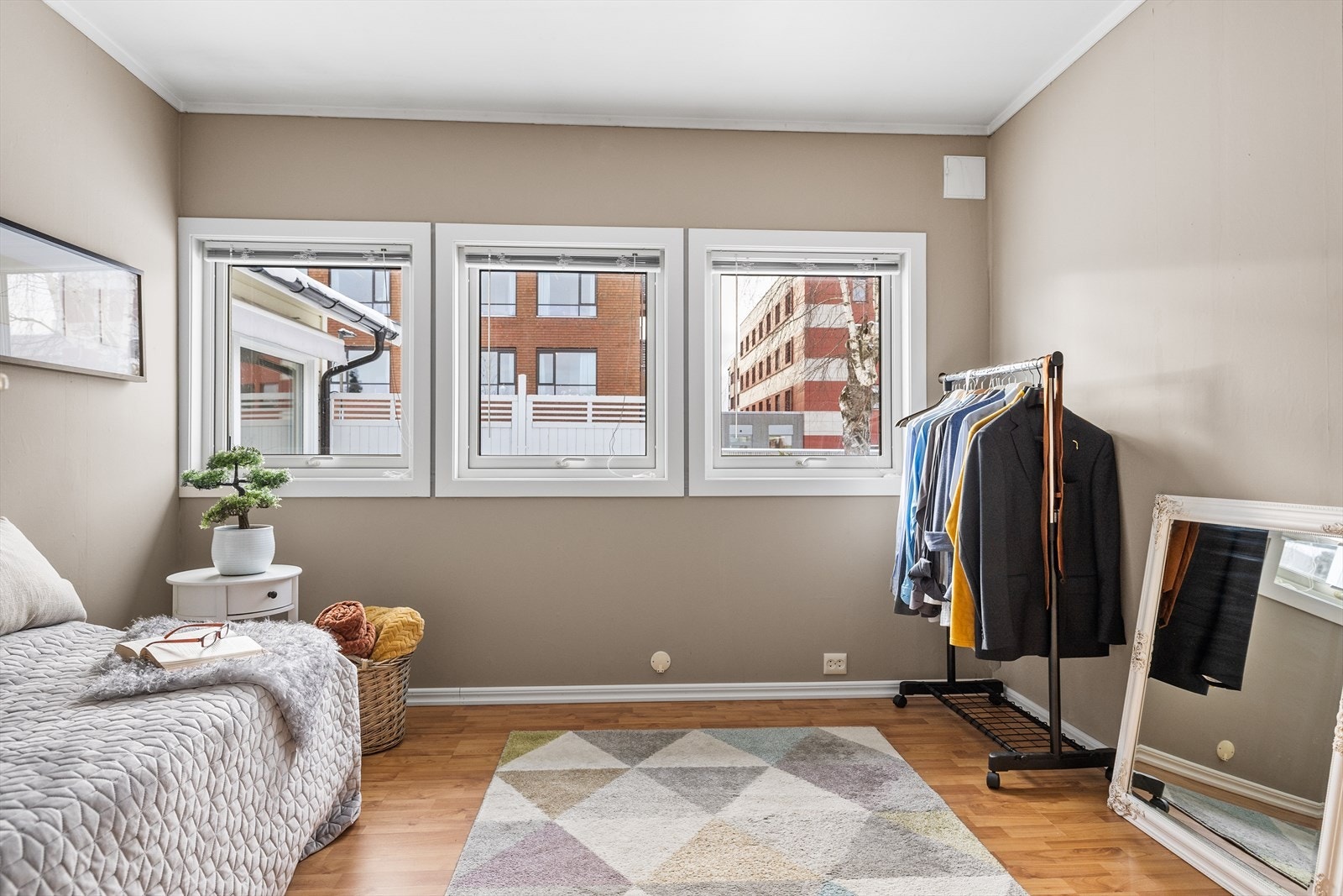 Det er enkelt å tilpasse rommene som barnerom, gjesterom eller hjemmekontor, avhengig av familiens livsfase. Galleribilde