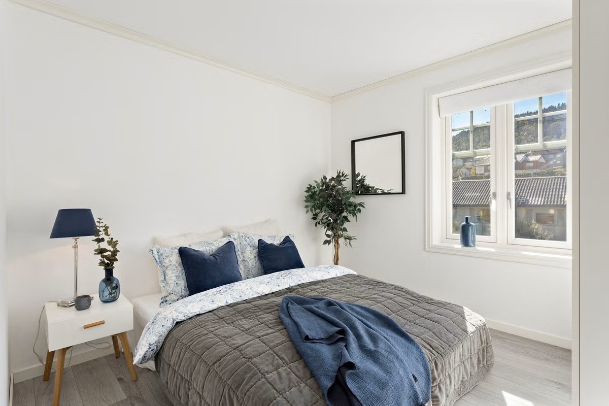 Soverom i hybel/praktikantdel. Galleribilde