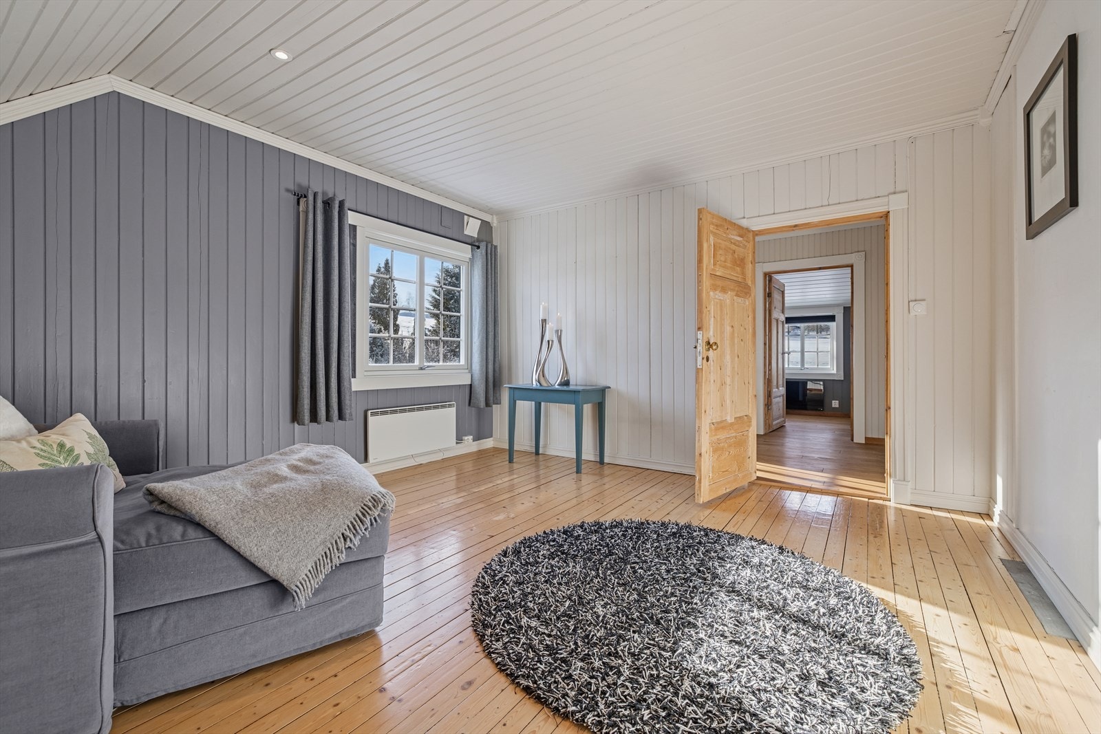 Loftstuen gir ekstra spillerom for familien, ideell som TV-stue eller lekeareal. Galleribilde