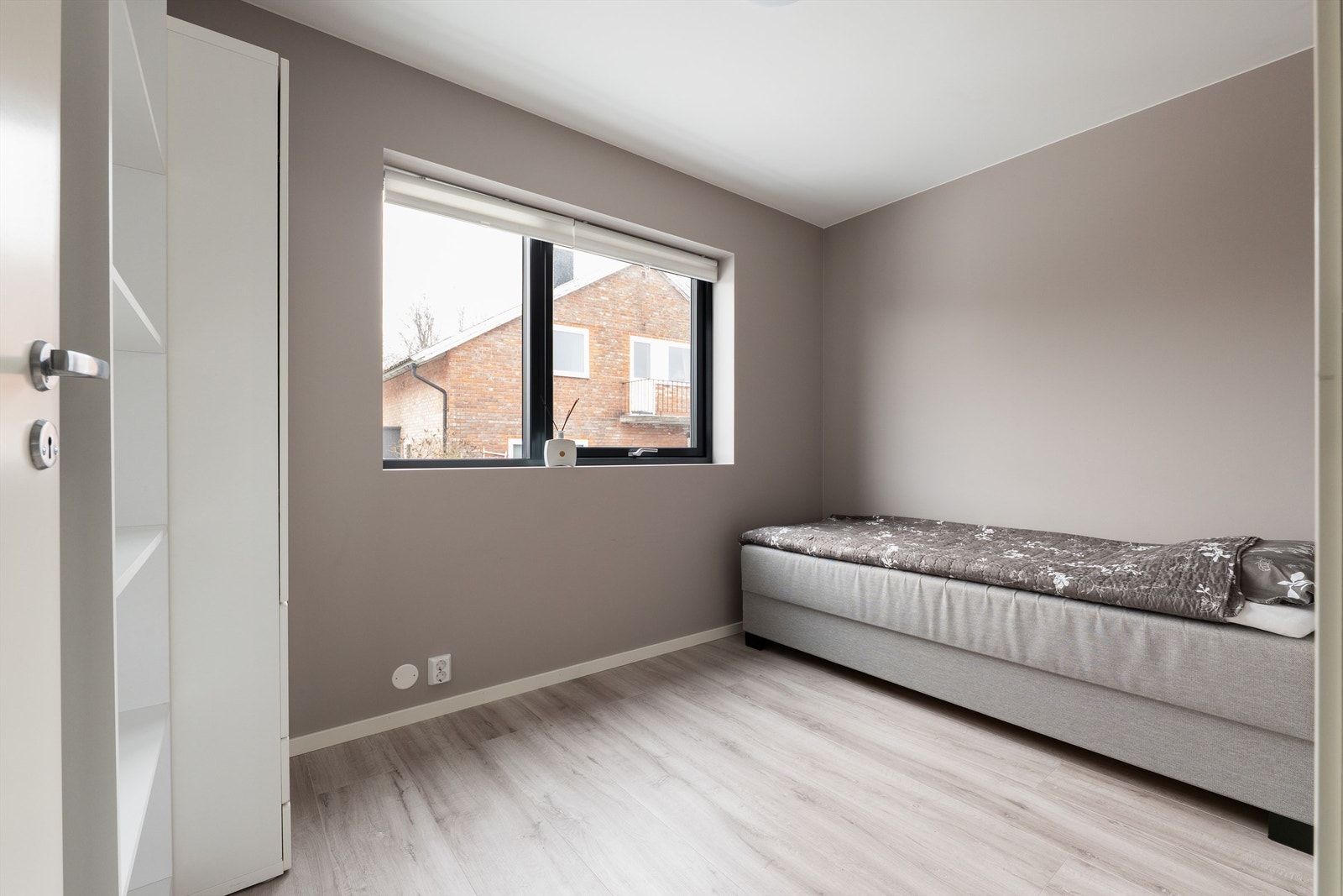 Rullegardiner er montert i alle soverom. Dette er oppmålt til over 7 kvm. Galleribilde