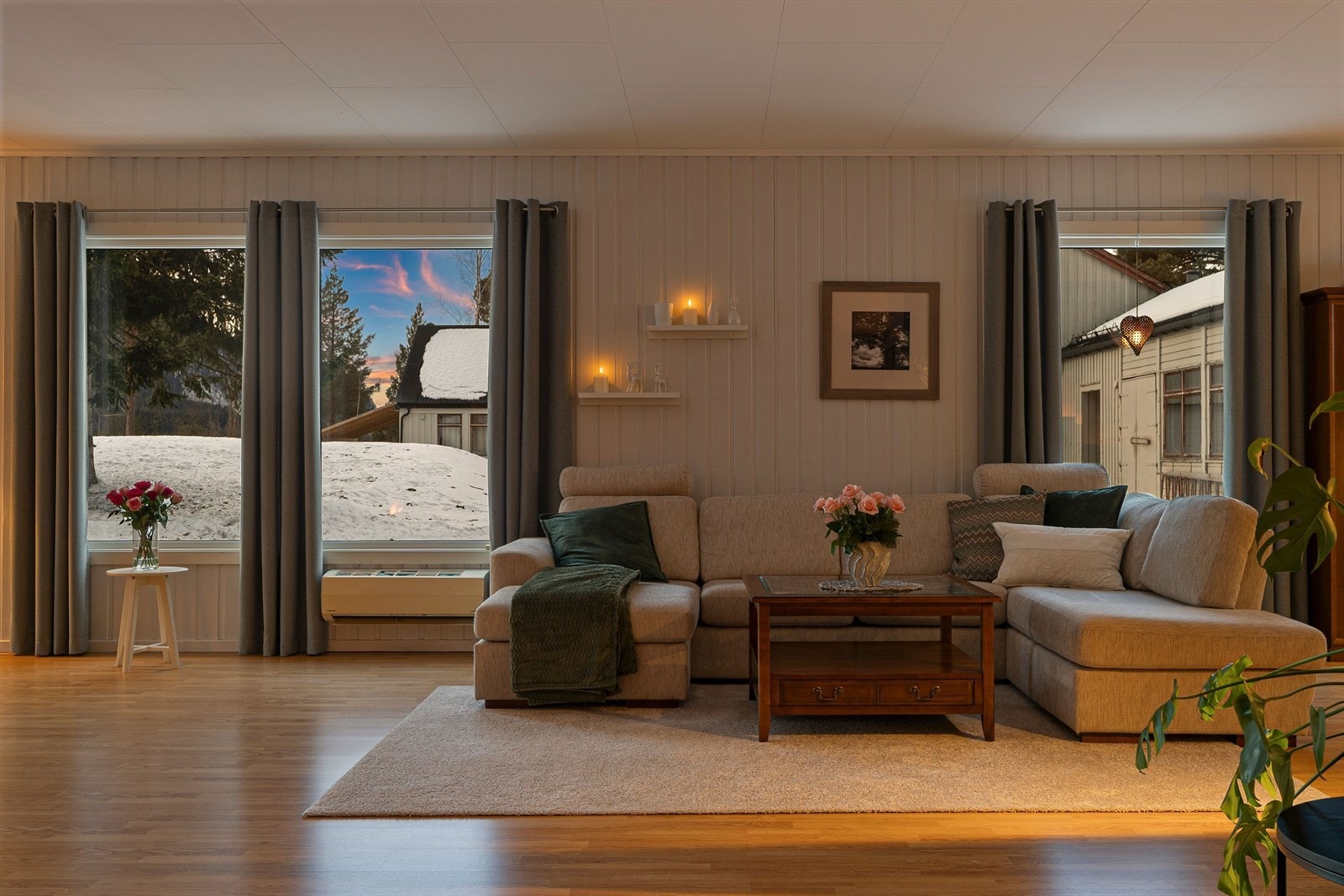 Boligen varmes opp med peis og varmepumpe. Galleribilde