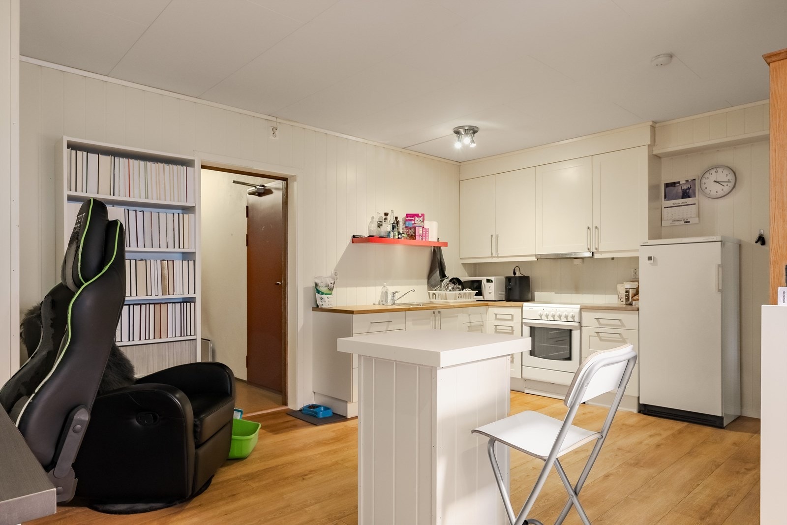 Sokkelen byr på et svært arealeffektivt og fleksibelt bruksareal med mange rom og gode oppbevaringsmuligheter. Galleribilde