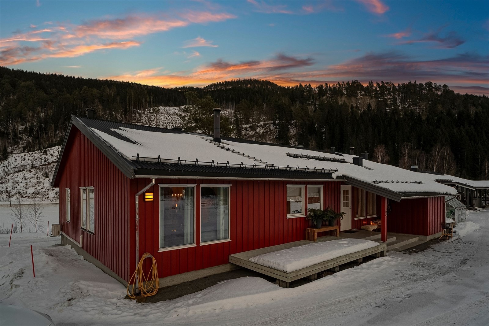 Boligen har vært gjenstand for godt vedlikehold og er jevnlig vedlikeholdt gjennom årenes løp. Galleribilde