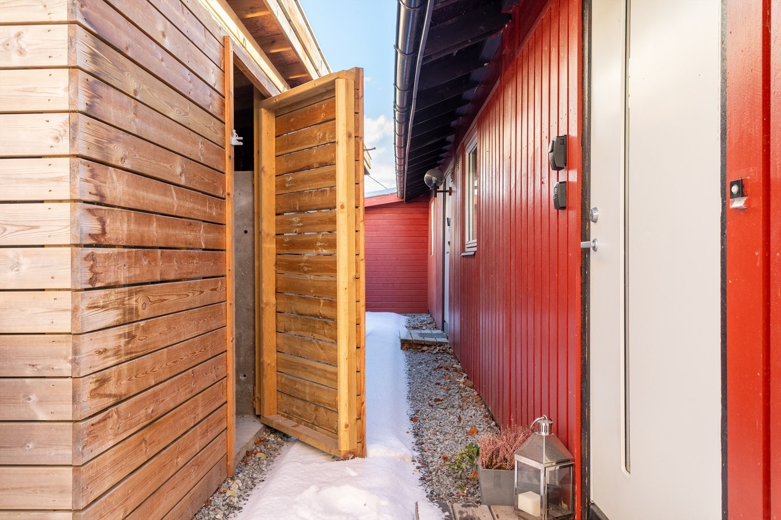 Like ved inngangspartiet disponerer leilegheita ei utvendig sportsbod. Galleribilde