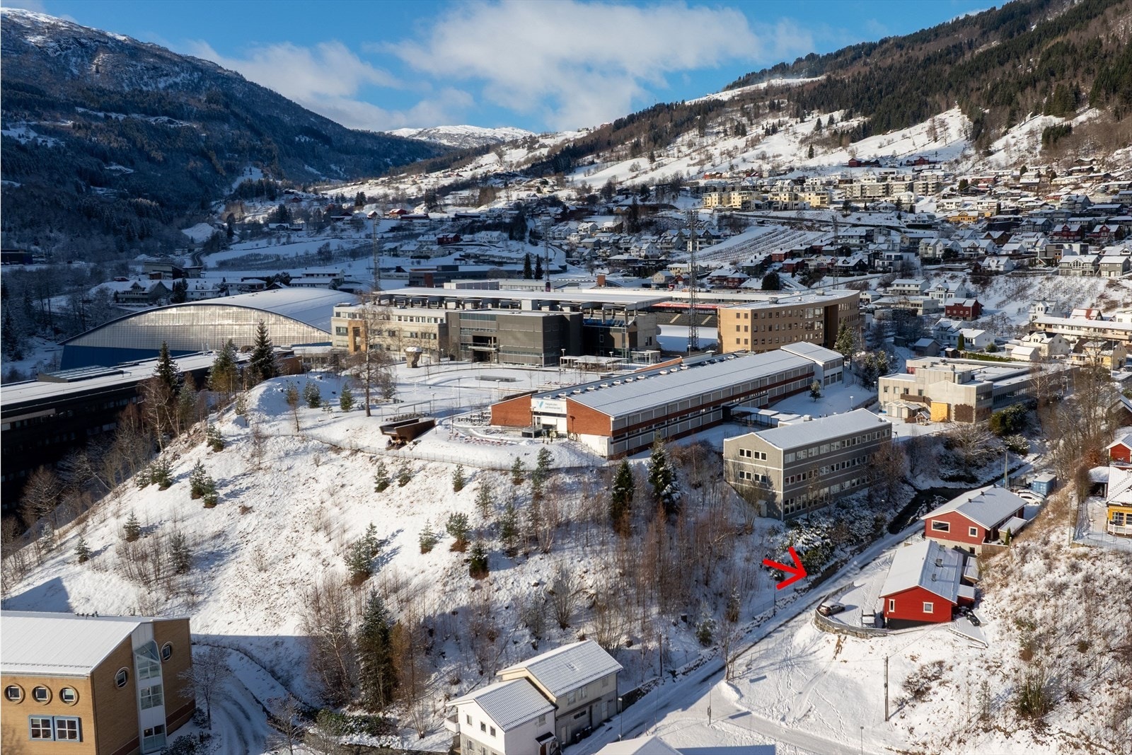 Her er det praktisk å bu. Perfekt plassering like ved Campus. Kort gangavstand til det meste. Galleribilde