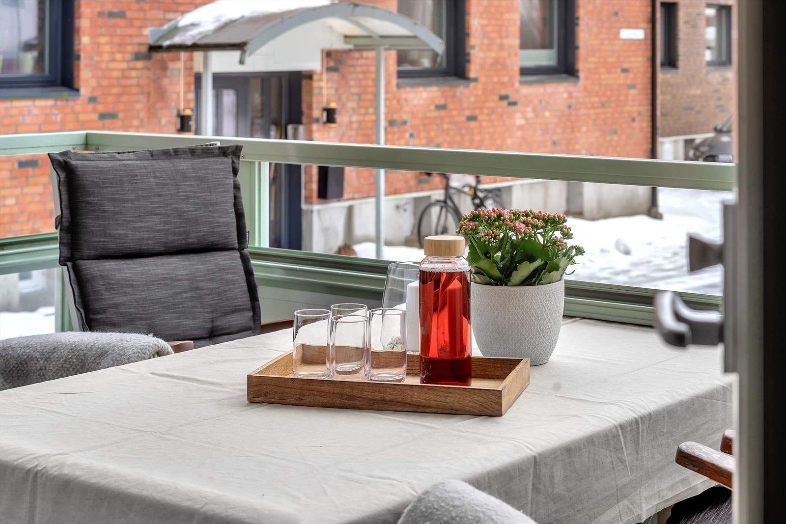 Fra stuen er det også utgang til en solrik balkong, ideell for å nyte varme sommerdager og sene kvelder. Galleribilde