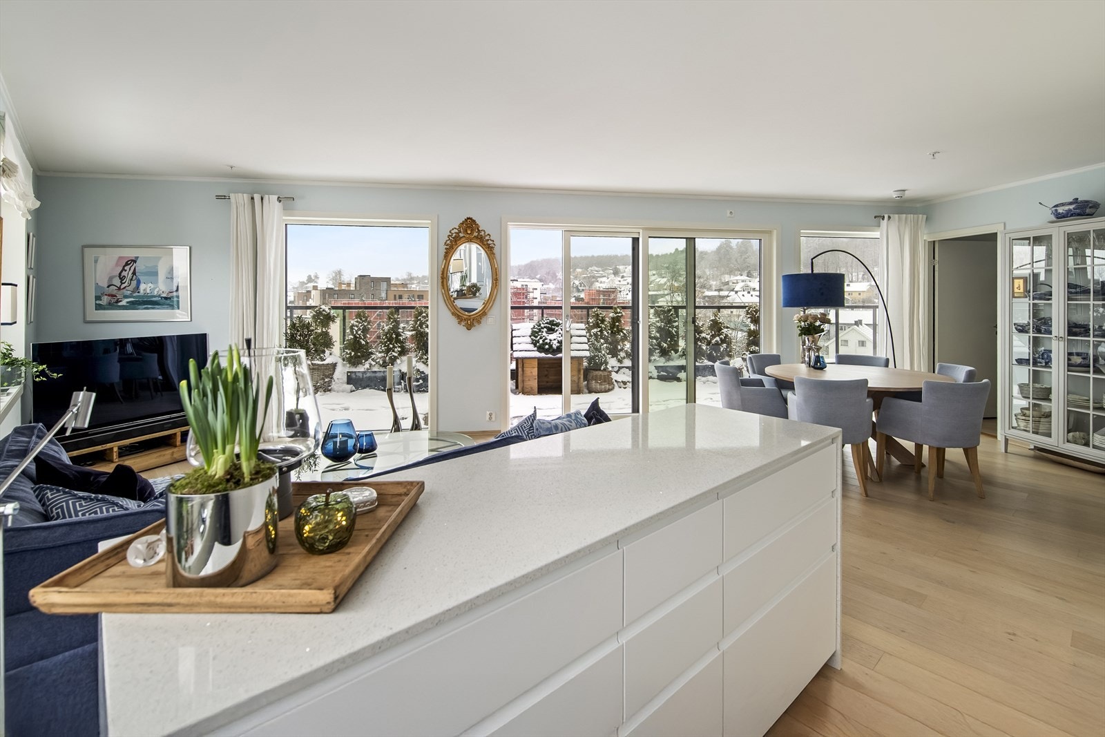 I 2023 ble kjøkkenet oppgradert med ny kjøkkenøy, samt nye benkeplater, vask og blandebatteri - noe som gir både et løft i uttrykk og økt funksjonalitet. Galleribilde