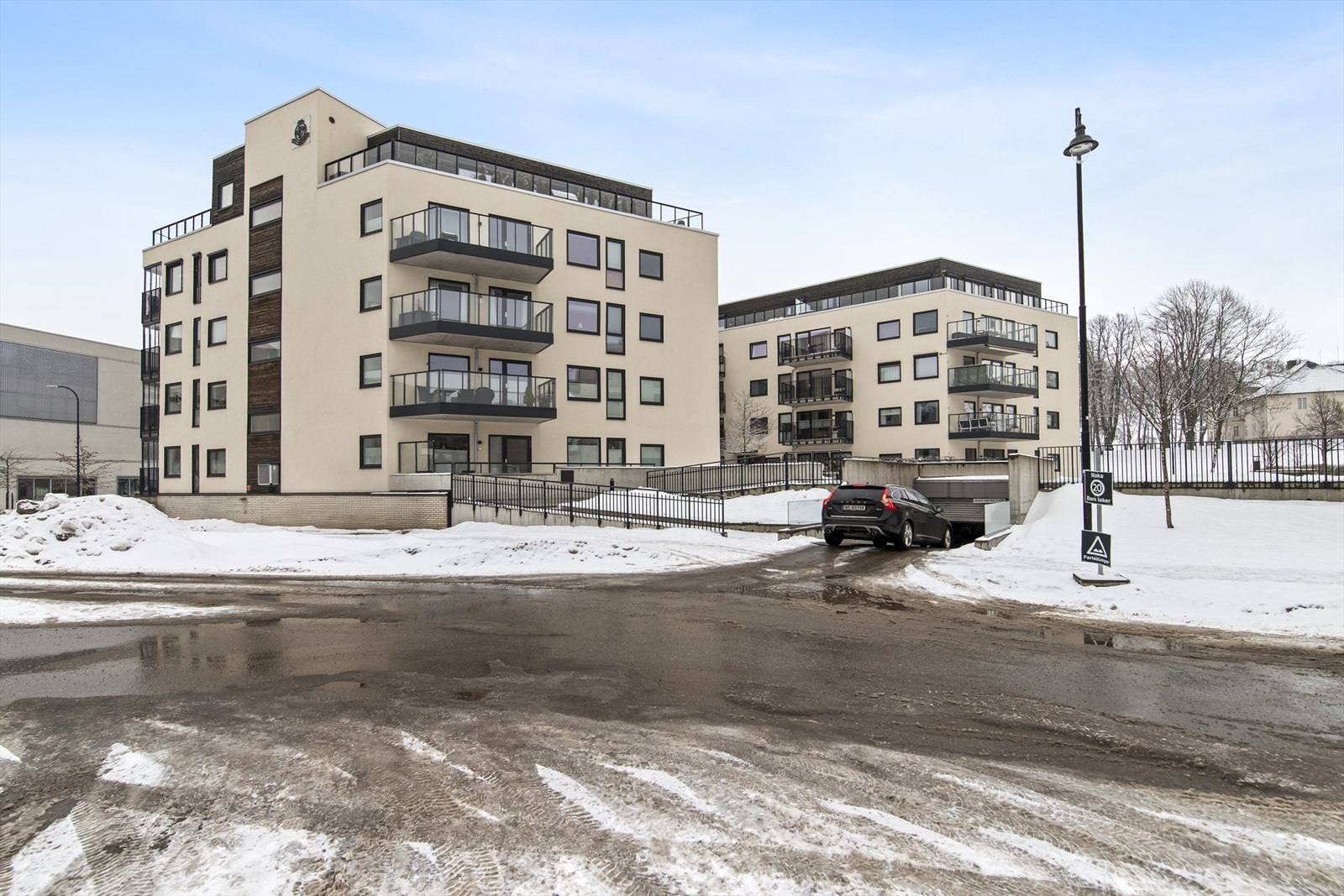 Sameiet har underjordisk garasjeanlegg med heis. Galleribilde