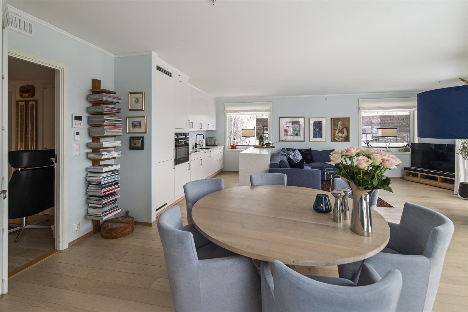 Boligen har vannbåren gulvvarme i alle rom unntatt bod. Galleribilde