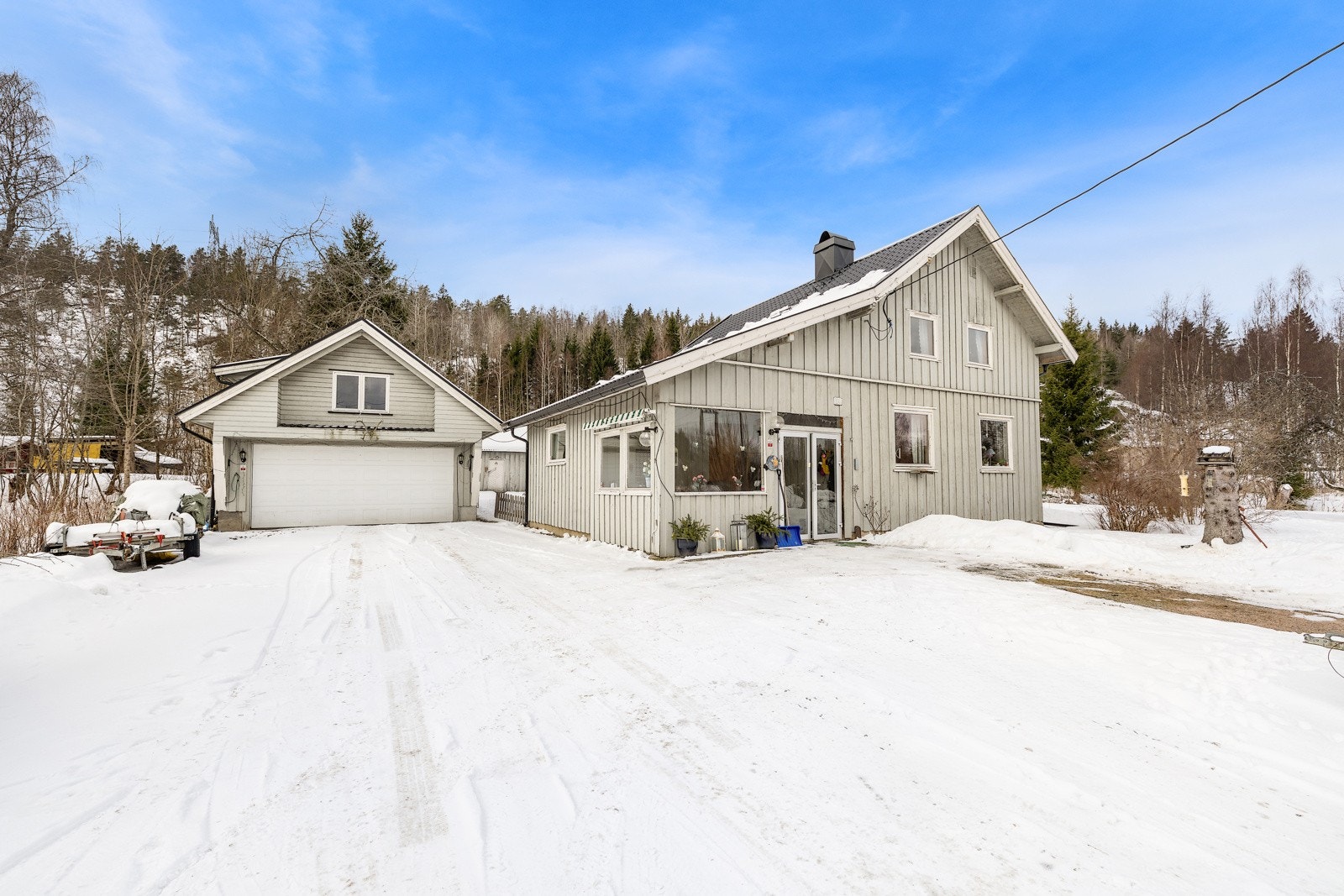 Gårdsplass og inngangsparti Galleribilde