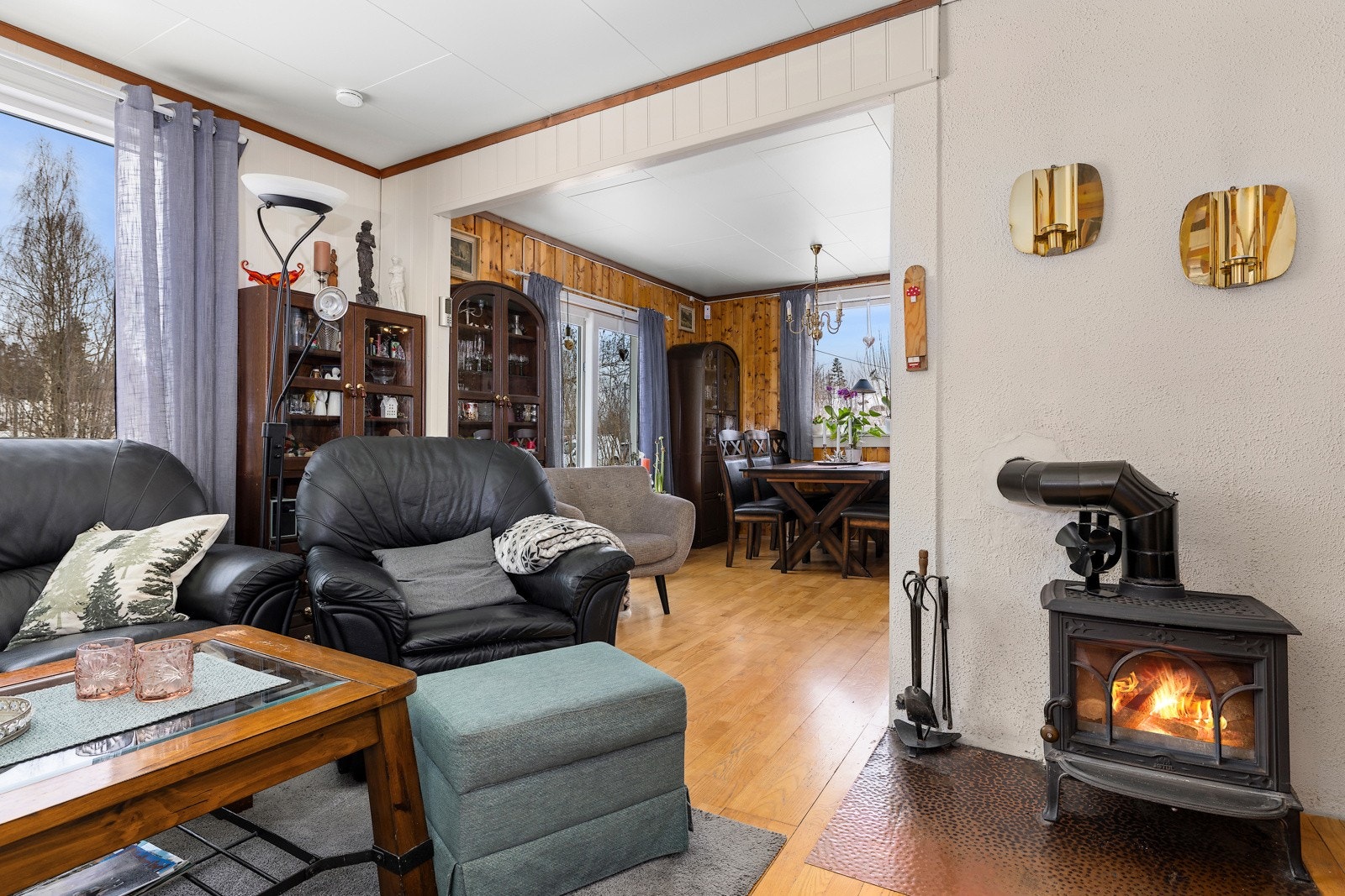 Stue med spisestue i bakgrunn Galleribilde