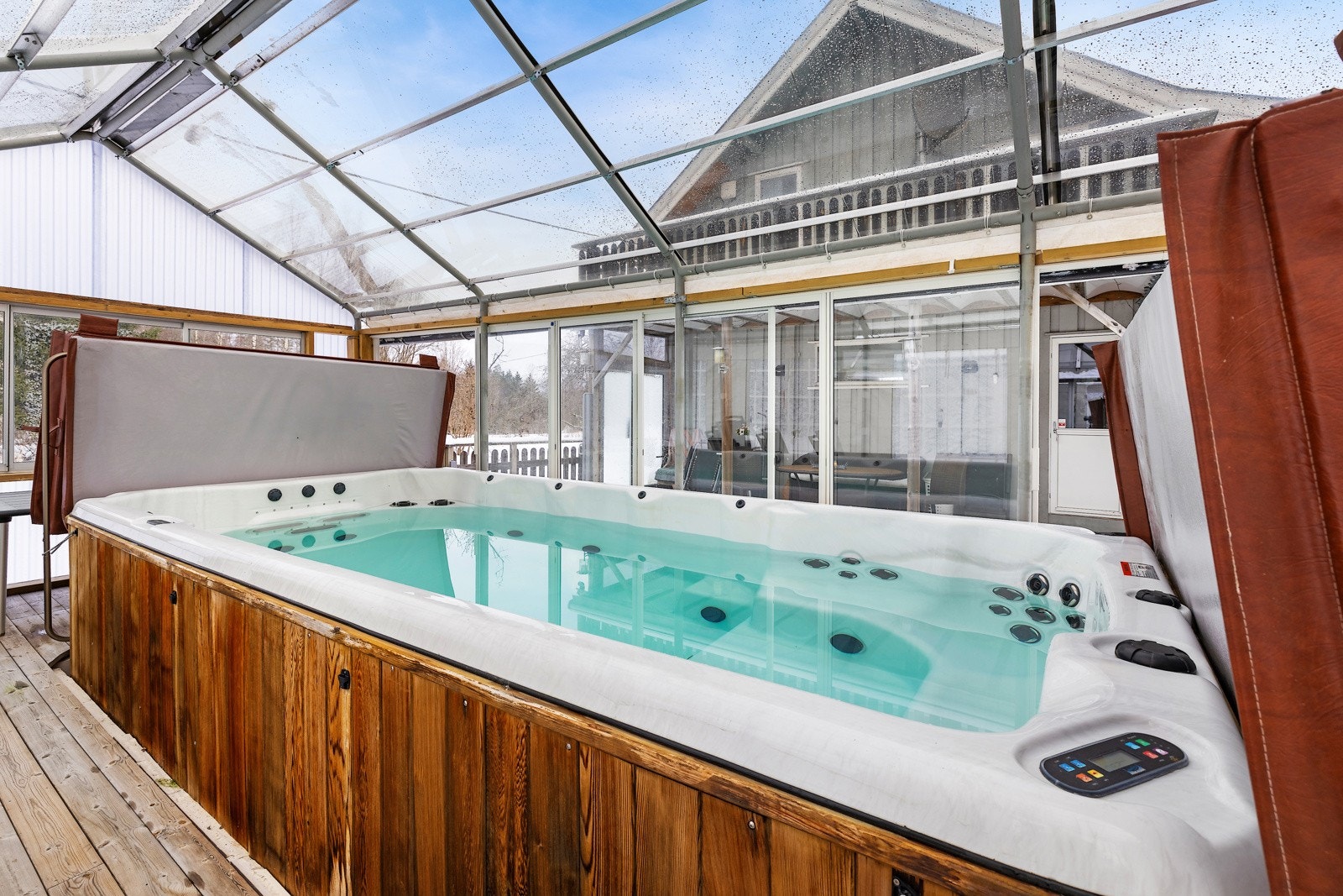 Overbygget motstrømsbasseng medfølger Galleribilde