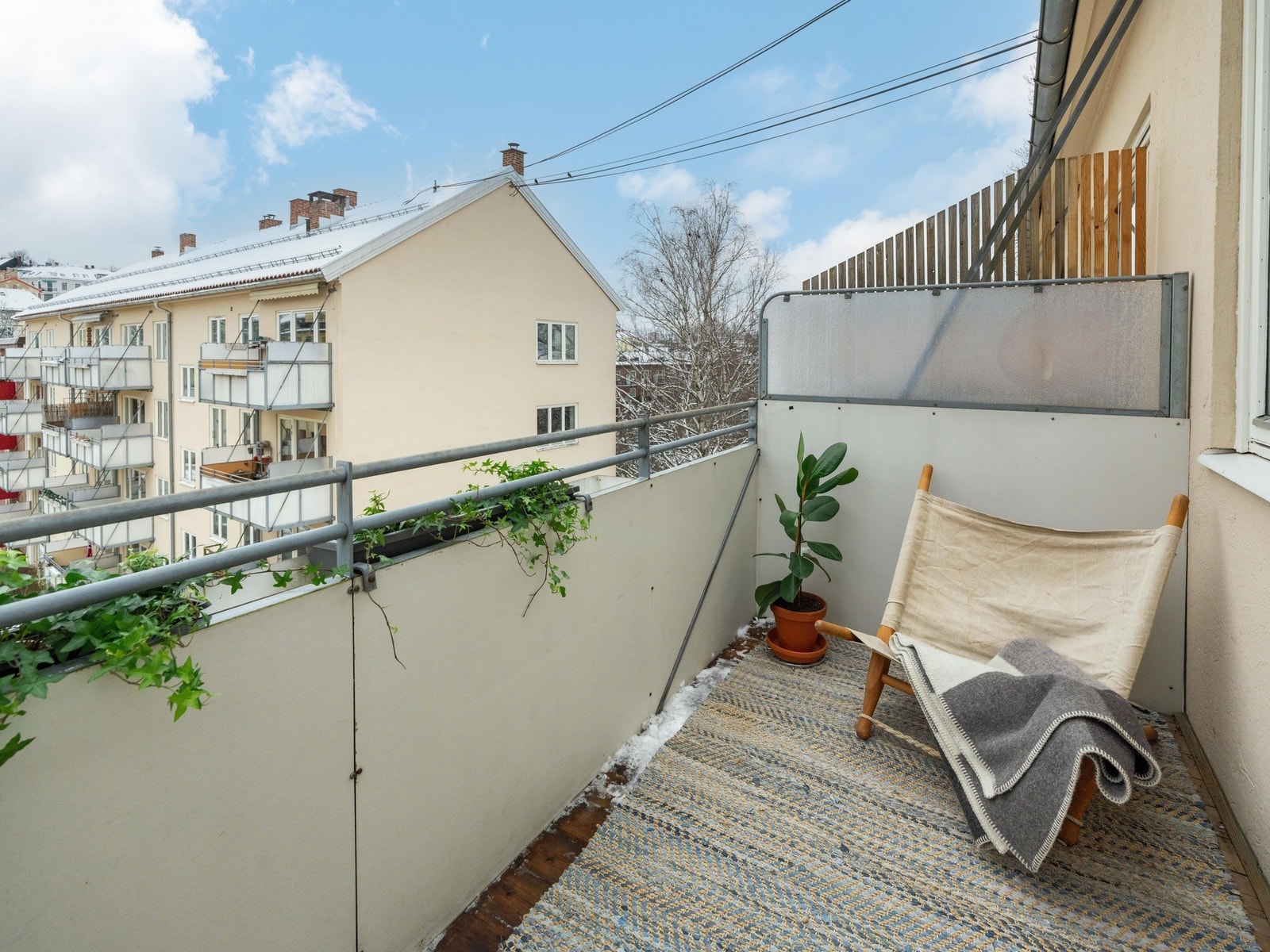 Den er på 6 kvadratmeter, med god plass til utemøbler og grill. Galleribilde