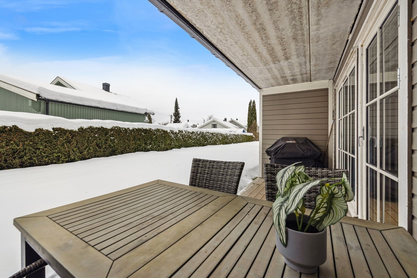 Ny platting, nytt vindu og verandadør 2024. Galleribilde