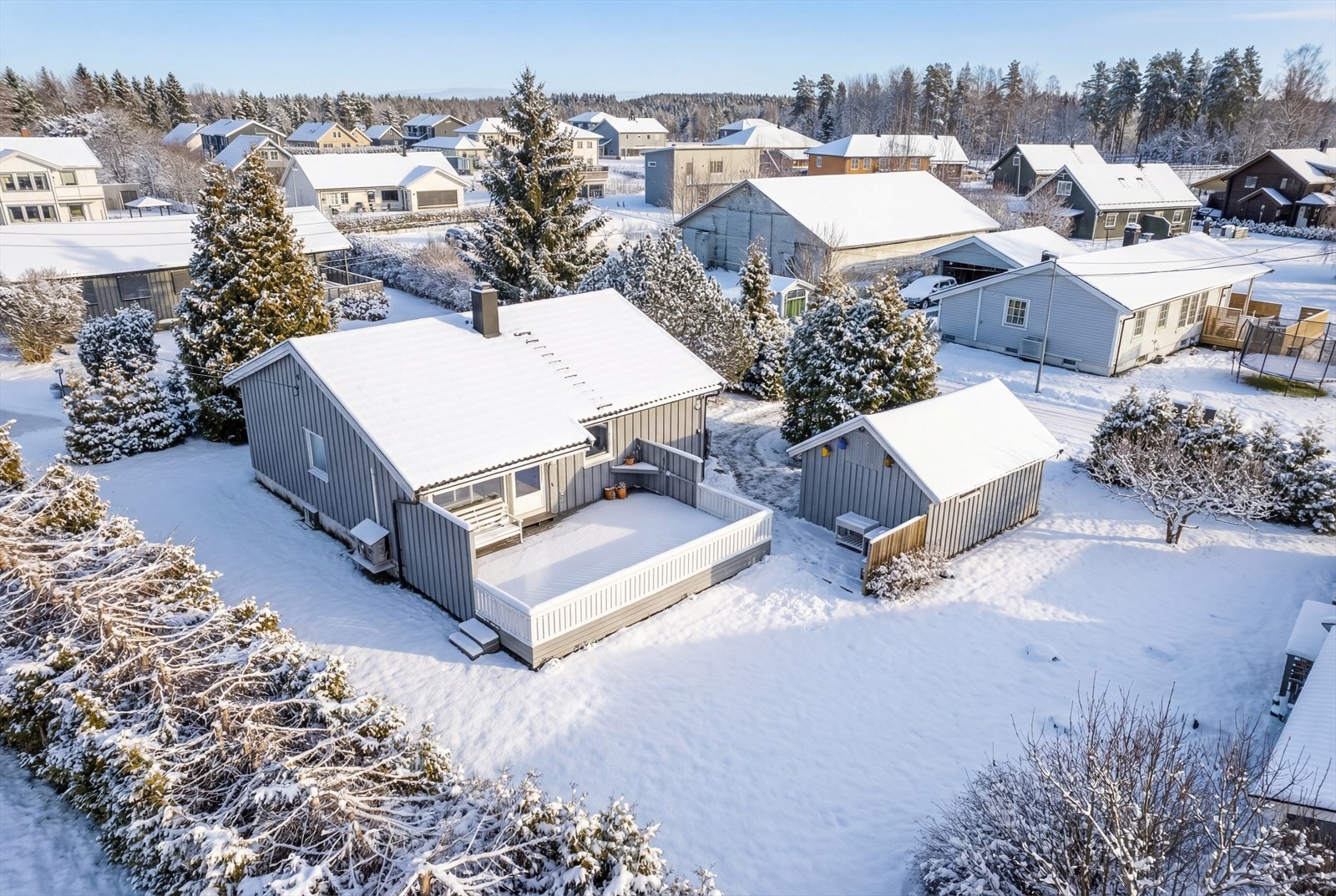 Velkommen til Slettumvegen 4! (Foto: Øyvind Borgersen) Vinterbilde generert av AI Galleribilde