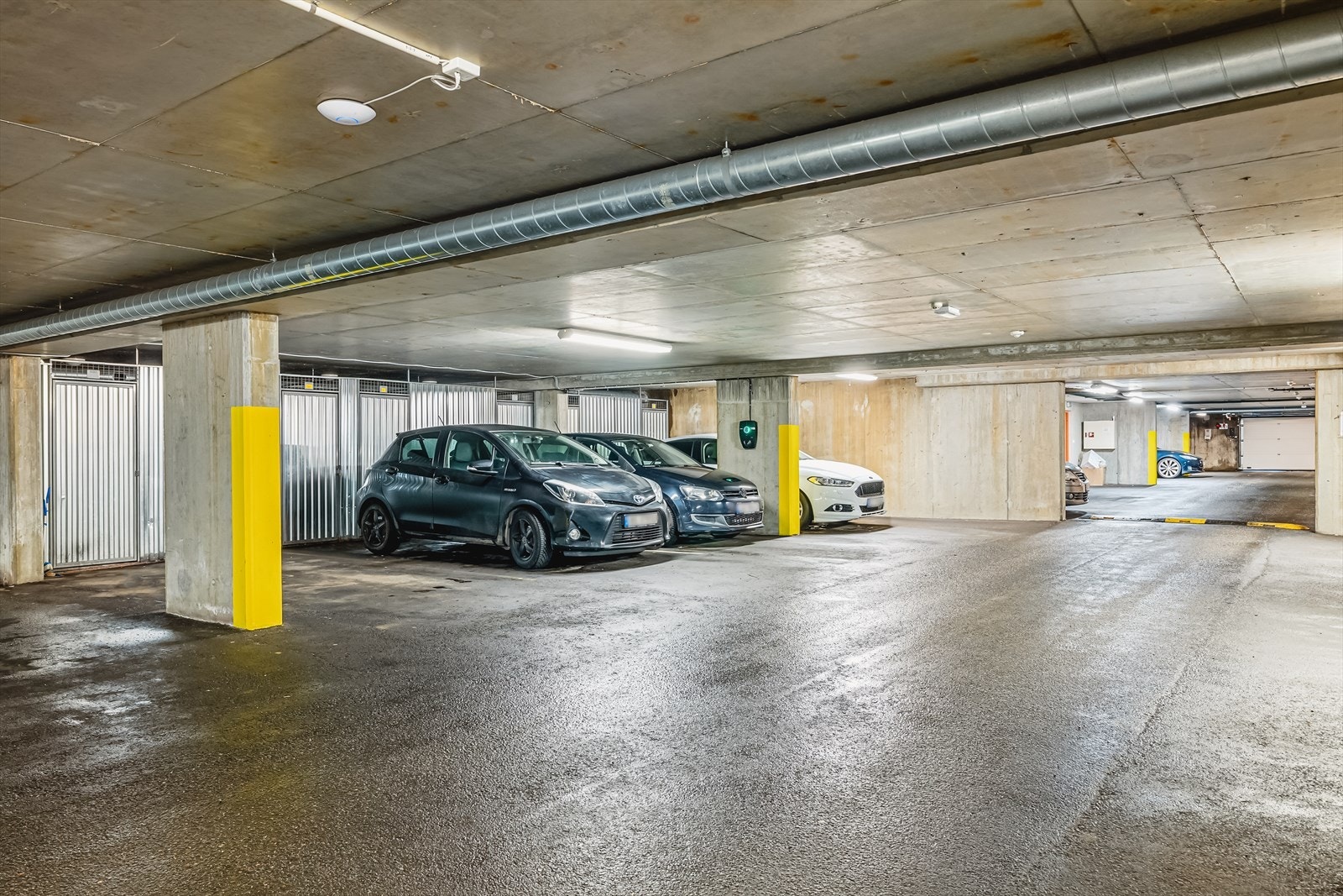 Felles garasjeanlegg. Galleribilde