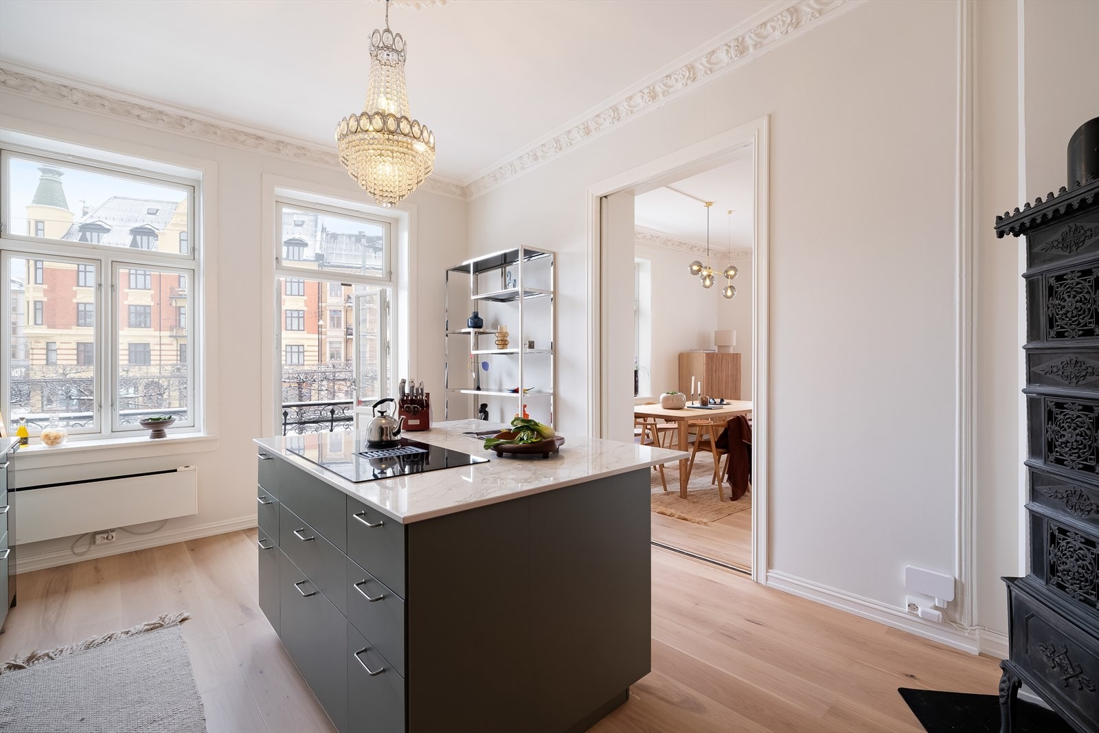 Fra kjøkkenet er det direkte utgang til en herlig balkong Galleribilde