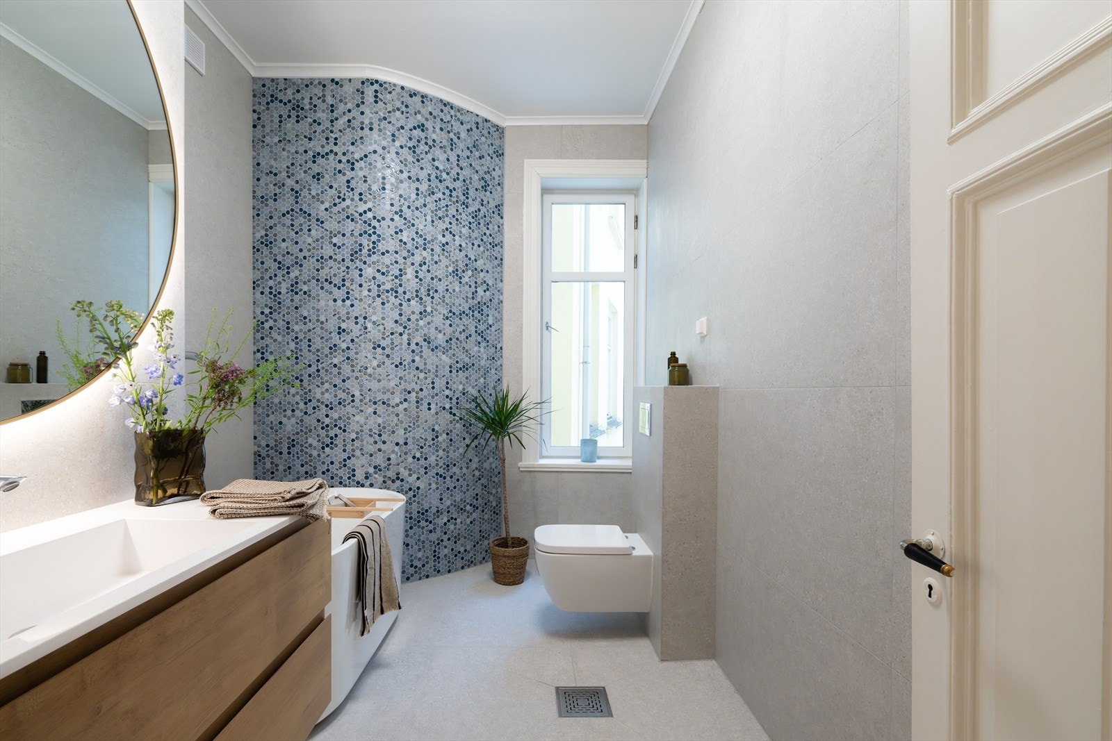 Tidløst og romslig bad, oppgradert i 2025 Galleribilde