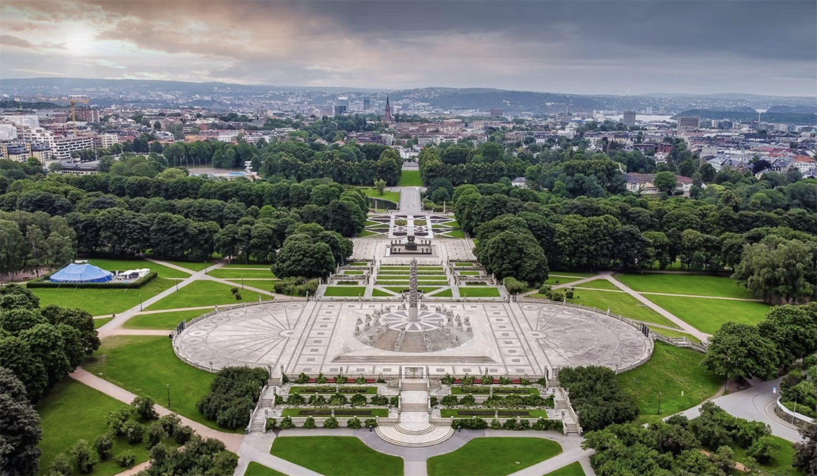 For deg som setter pris på rekreasjon, er det kun en kort og hyggelig spasertur til Frognerparken. Her har du Oslos flotteste grøntarealer, skulpturpark og turstier tilgjengelig som din egen utvidede bakhage Galleribilde