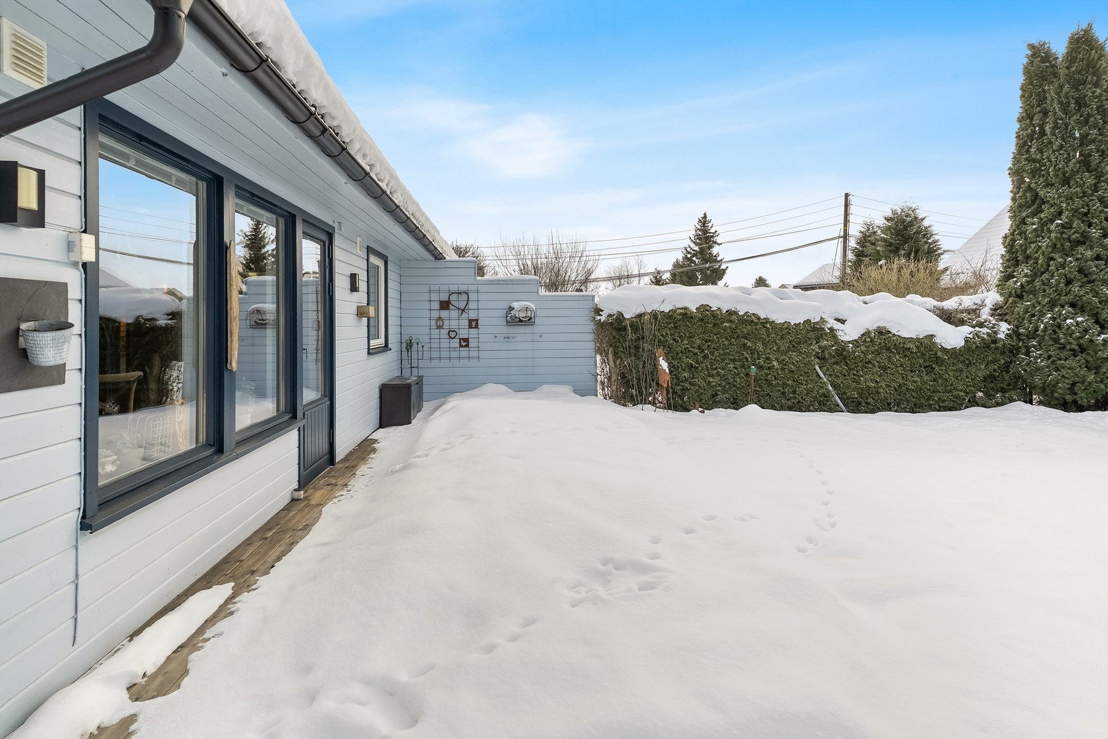 Stor platting med plass til flere sitteavdelinger. Galleribilde