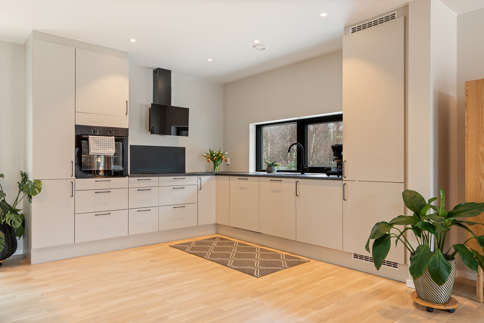 Velkommen til Klossteinvegen 45, presentert av Daniel Gård i Eiendomsmegler A. Galleribilde