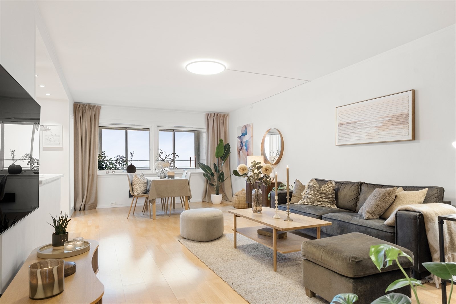 Leiligheten er lys og pent innredet med gjennomtenkte material- og fargevalg. Galleribilde