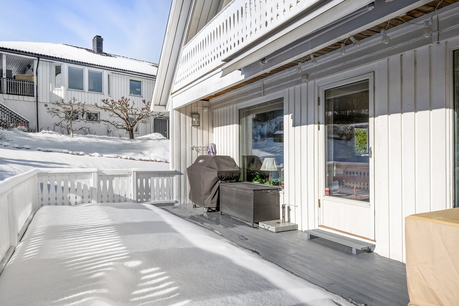 Utgang til terrasse fra stuen Galleribilde