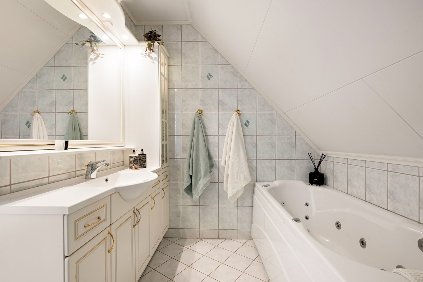 Bad med boblebadekar Galleribilde