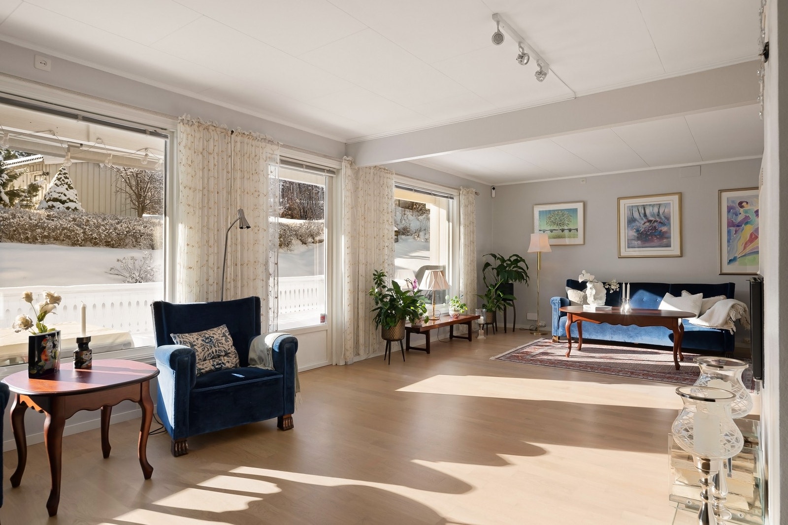 Lys og romslig stue Galleribilde