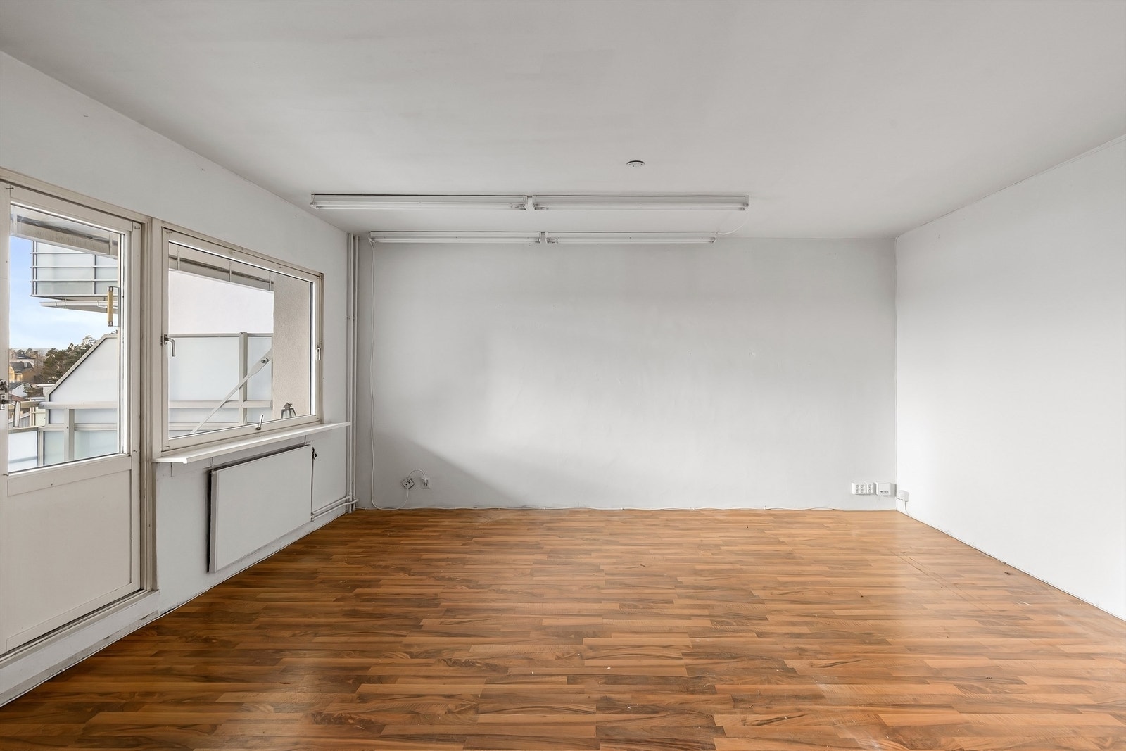 Direkte utgang til balkongen gjør uterommet til en naturlig forlengelse av stuen. Galleribilde