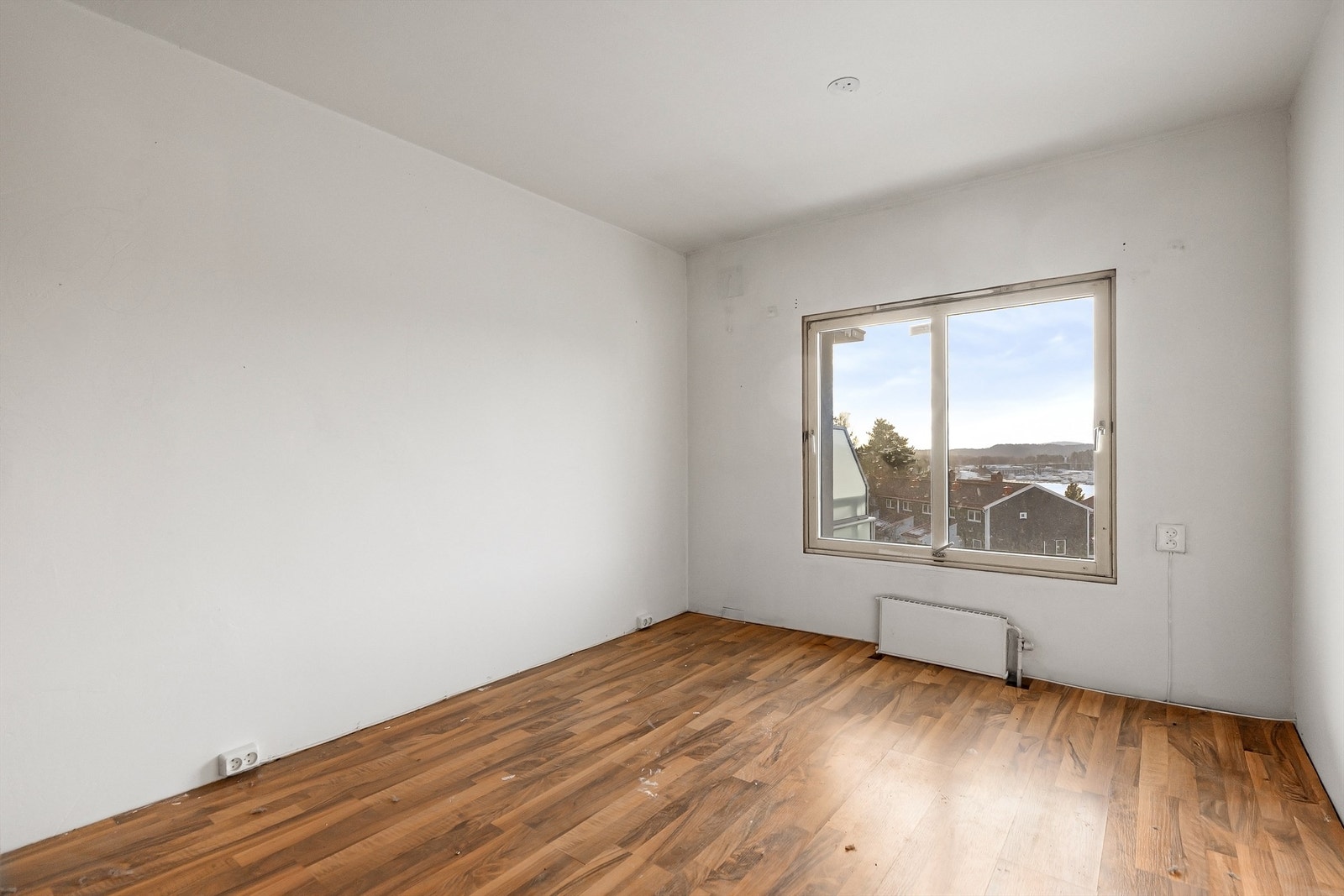 Soverommet er av god størrelse med plass til dobbeltseng og garderobeløsning. Galleribilde