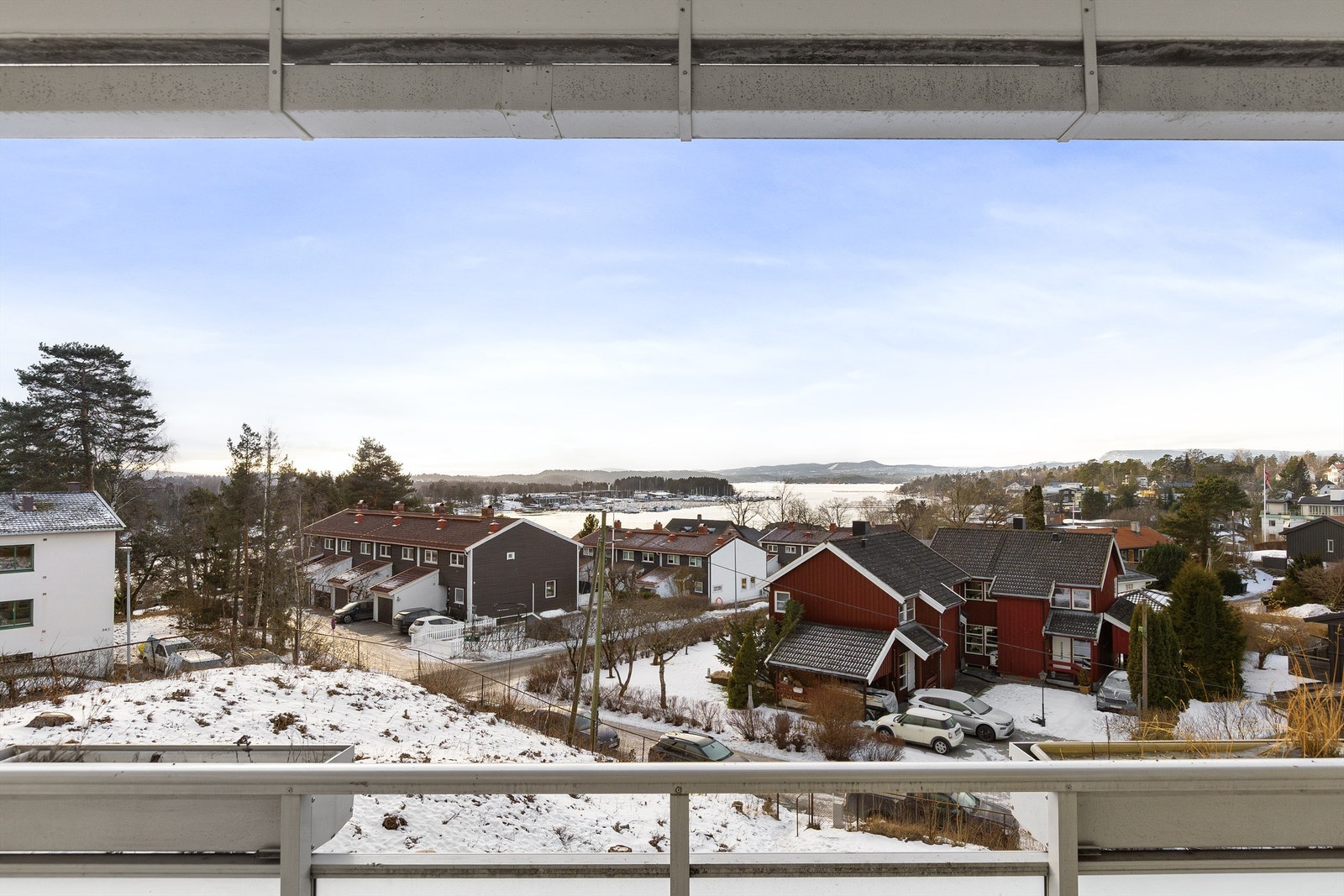 Leiligheten ligger i et etablert og rolig boligområde. Galleribilde