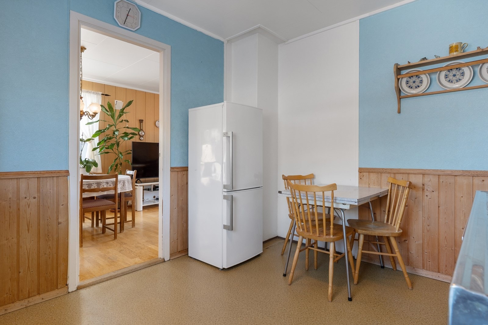 Det er plass til frittstående hvitevarer samt lite spisebord. Galleribilde