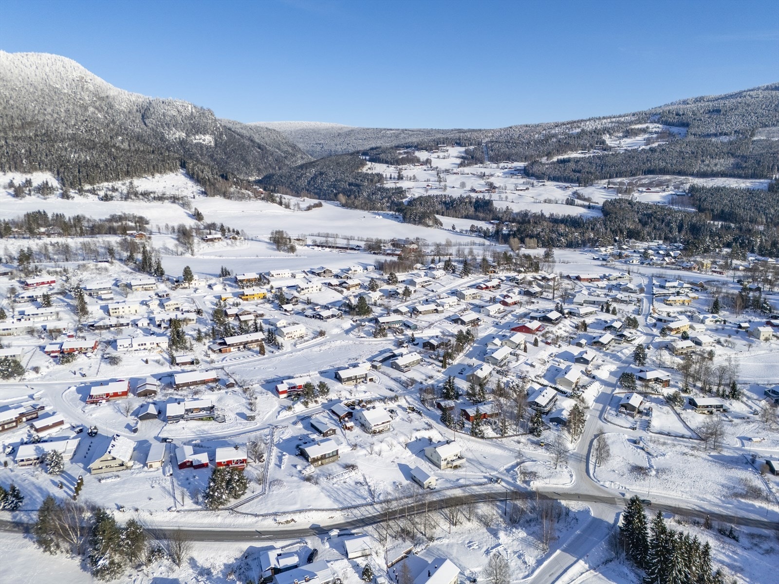 Det er korte avstander til flere kjente tur- og fjellområder, bl.a. Kvitfjell og Venabygdsfjellet. Galleribilde