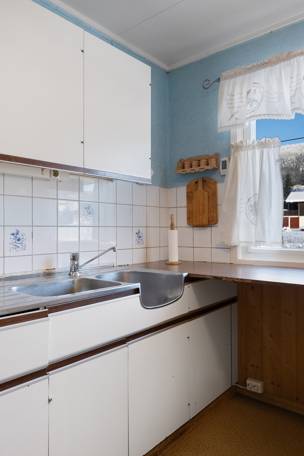 Praktisk med fliser over benk. Galleribilde