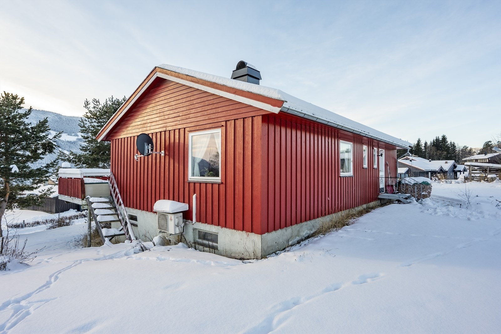 Bak boligen finner du et flatt og brukervennlig uteområde. Galleribilde