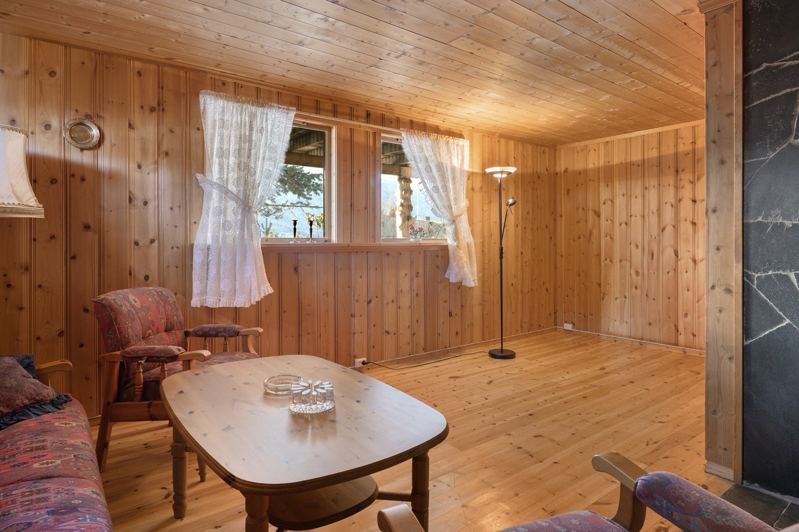 Rommet har plass til sofa og annet ønsket møblement. Galleribilde