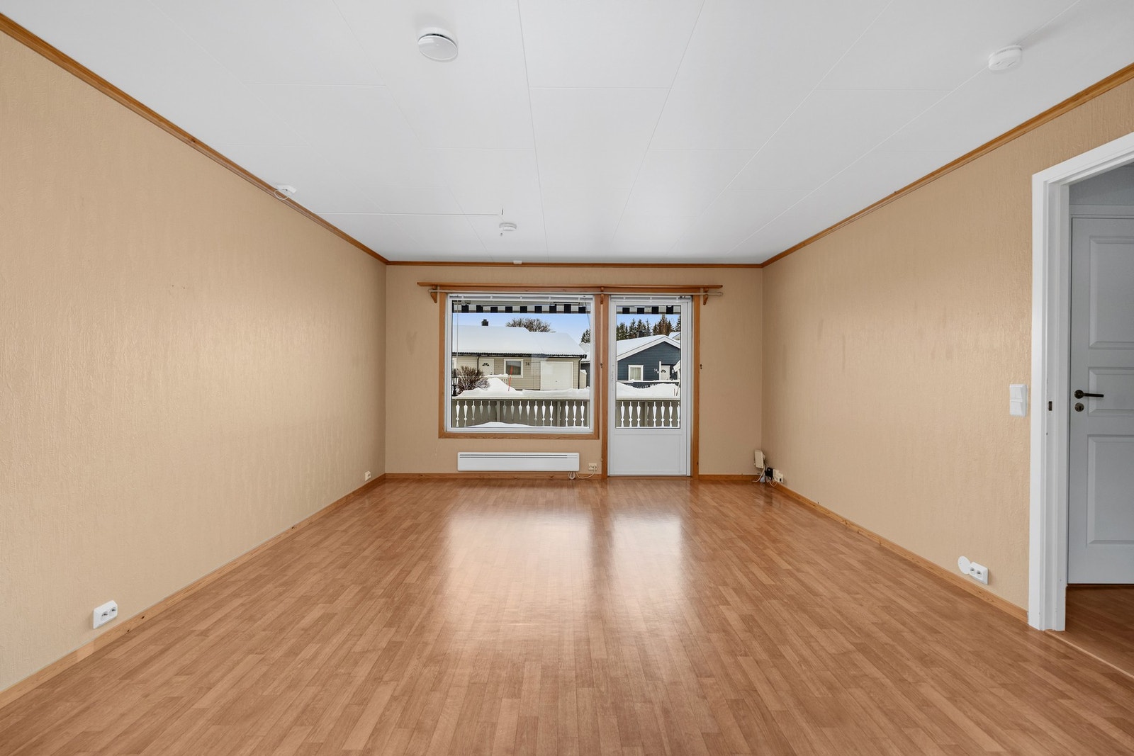 Stue med utgang til terrasse Galleribilde