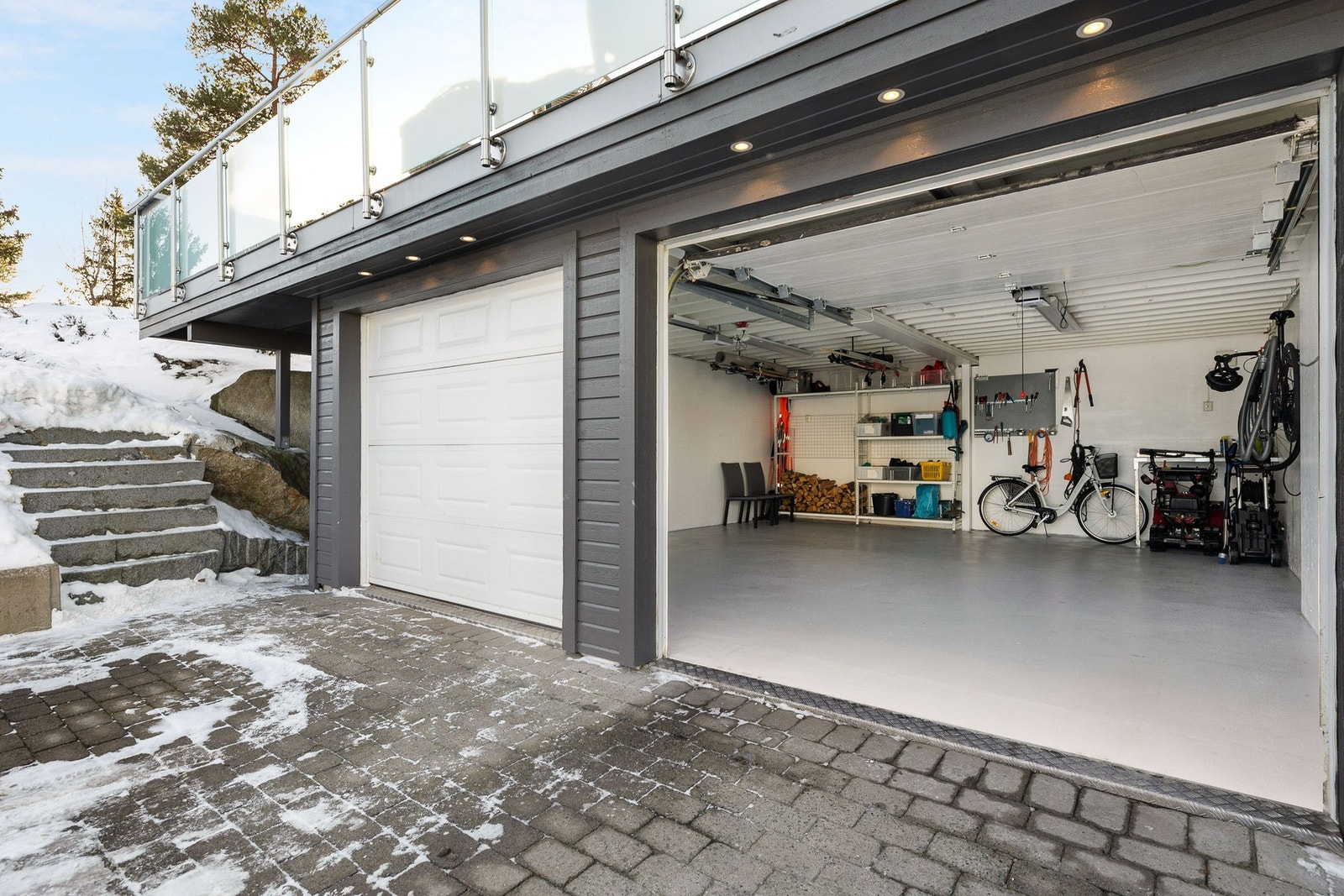 Dobbeltgarasje i tilknytning til boligens 1. etg. Galleribilde