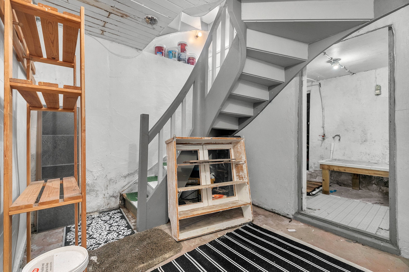 Gang kjelleretasje Galleribilde