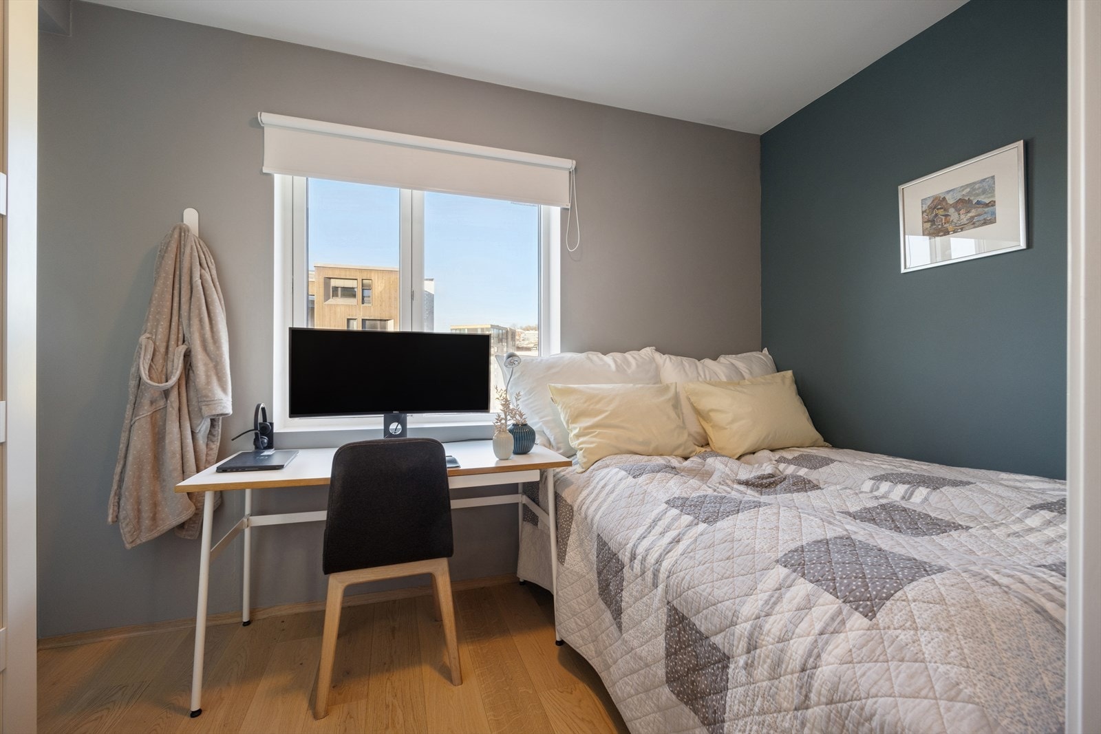 Det andre soverommet egner seg godt som barnerom, gjesterom eller kontor. Galleribilde