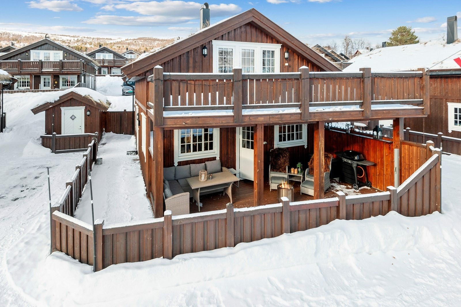 Din lokale eiendomsmegler Aleksander Faksvåg Talgø har gleden av å presentere Gjetdalsvegen 4! Foto: Interiørfoto AS Galleribilde