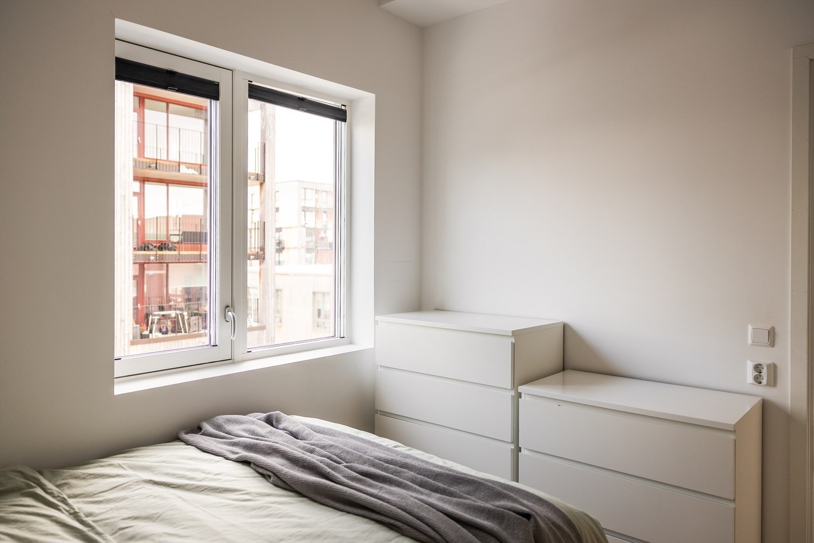 Etablert solskjerming medfølger handelen. Galleribilde