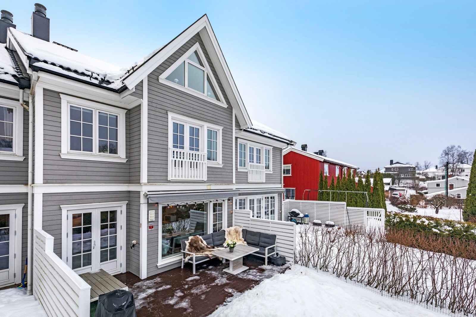 Her bor du i et attraktivt og barnevennlig område med kort vei til skoler, barnehager og gode kollektivforbindelser med buss, trikk og T-bane. Galleribilde