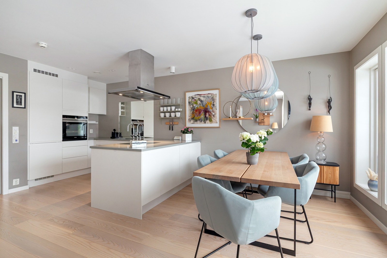 Her er det god plass til spisegruppe. Galleribilde