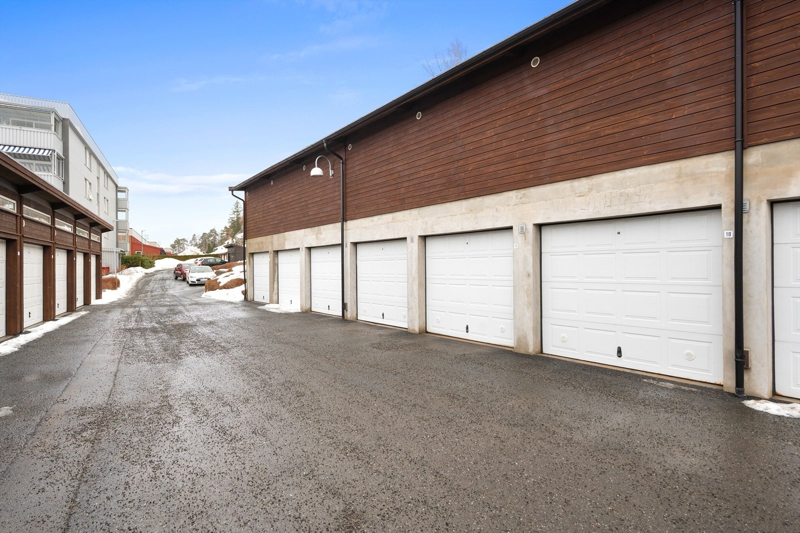 Garasje i rekke like utenfor Galleribilde